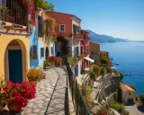 Un chemin pavé serpente entre des maisons colorées fleuries, dominant la mer bleue. Un aperçu des plus beaux villages autour de Cassis.