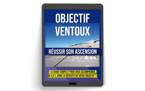 Guide numérique "Objectif Ventoux" pour réussir votre randonnée. La route sinueuse mène au sommet sous un ciel bleu.