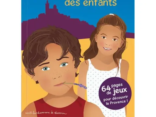 Un garçon et une fille souriants, sur fond de paysage provençal. Un livre pour enfants sur l'histoire de la Provence.